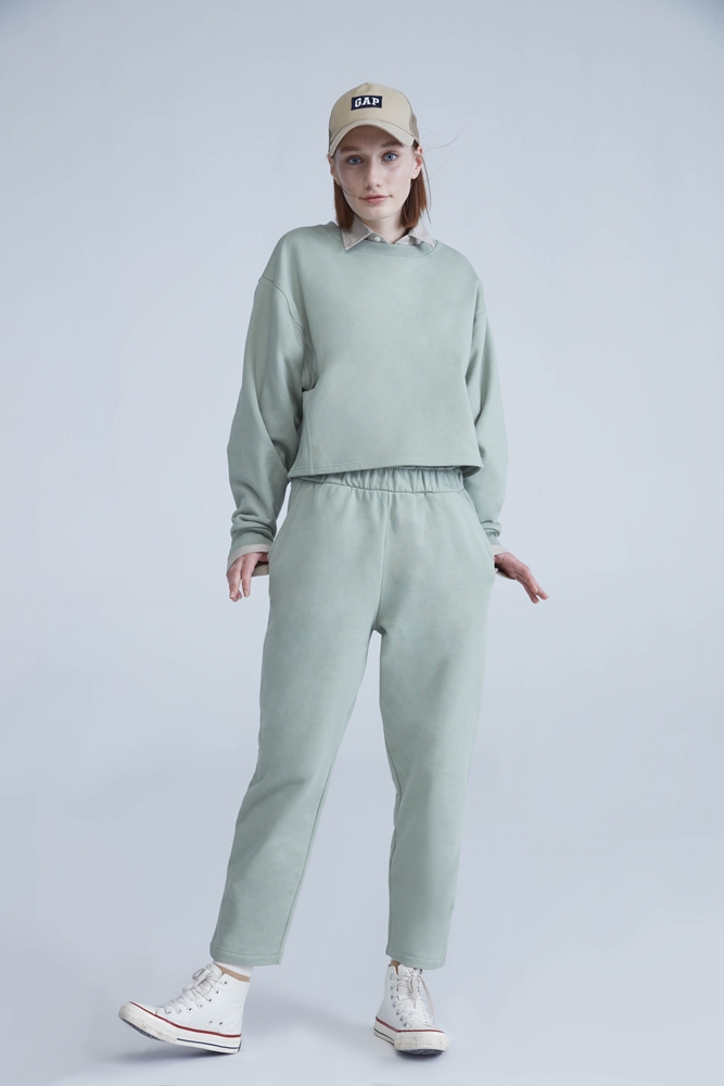 One Tone 風格穿搭必備！ Gap 早春推出大地色系的「法式圈織」系列　網： YEEZY 聯名來臨的前哨？！