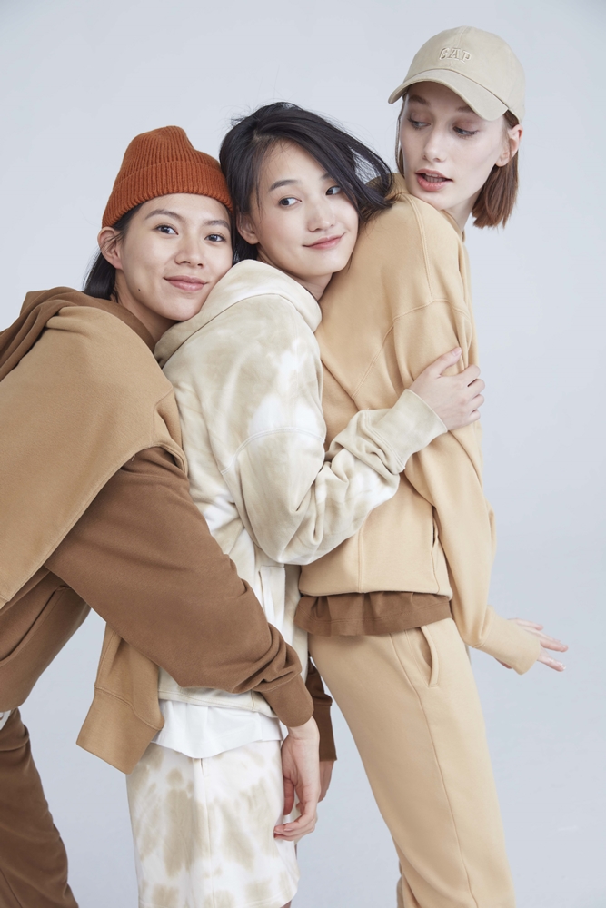 One Tone 風格穿搭必備！ Gap 早春推出大地色系的「法式圈織」系列　網： YEEZY 聯名來臨的前哨？！