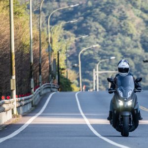 巡弋勁旅！SYM MAXSYM400全新上市 全方位平衡SYM新世代中堅黃牌大型速可達