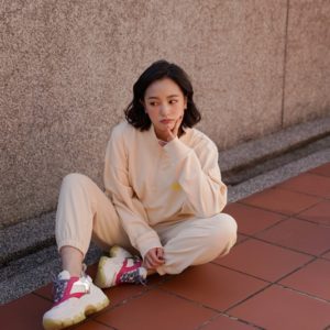 One Tone 風格穿搭必備！ Gap 早春推出大地色系的「法式圈織」系列　網： YEEZY 聯名來臨的前哨？！
