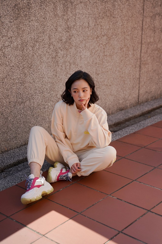 One Tone 風格穿搭必備！ Gap 早春推出大地色系的「法式圈織」系列　網： YEEZY 聯名來臨的前哨？！