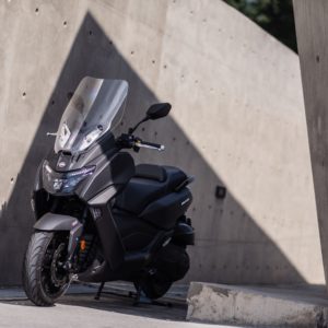 巡弋勁旅！SYM MAXSYM400全新上市 全方位平衡SYM新世代中堅黃牌大型速可達