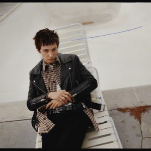 東倫敦時尚品牌 ALLSAINTS 發佈春夏企劃「Hope Springs Infernal」 找來林映唯與宋柏緯一同率性演繹復古英倫風情！