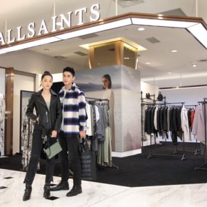 東倫敦時尚品牌 ALLSAINTS 發佈春夏企劃「Hope Springs Infernal」 找來林映唯與宋柏緯一同率性演繹復古英倫風情！