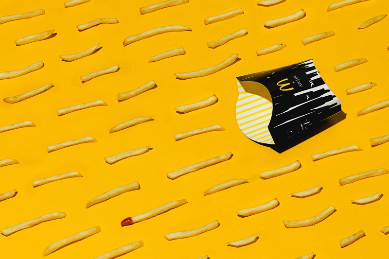 麥當勞 X APUJAN 開「黑店」賣「黑堡」！全新「雙倍OREO冰炫風」濃爆美味同步新登場！