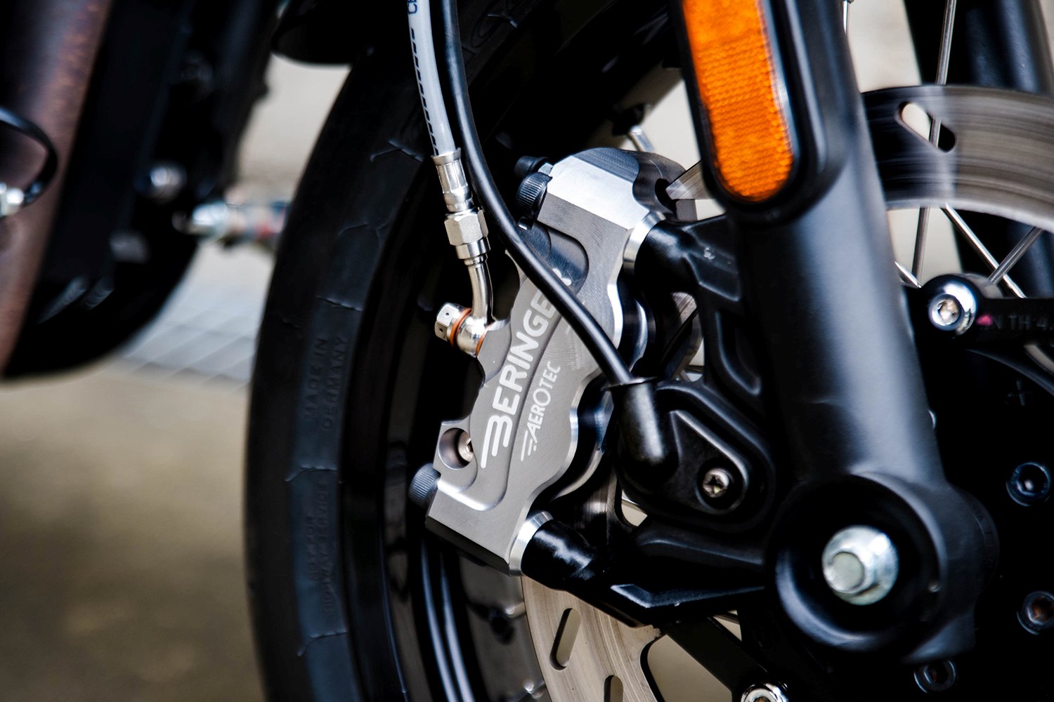 居然是大野狼！Mike's Garage 以 SYM 三陽機車 SB300 打造獨一無二的 68 號手工改裝車！