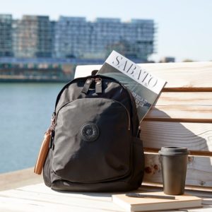 女力美學即刻閃耀！ Kipling 初春新包款全新上市，竟然還可收納瑜珈墊！