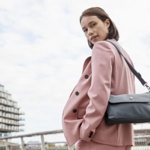 女力美學即刻閃耀！ Kipling 初春新包款全新上市，竟然還可收納瑜珈墊！