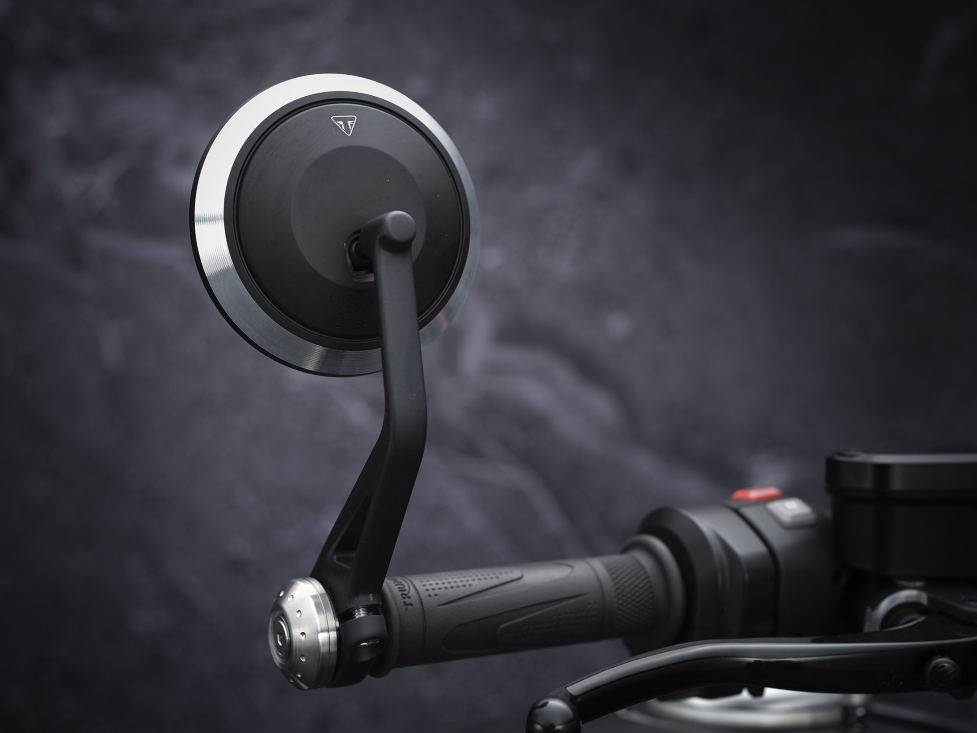 有一種黑稱作 Triumph！凱旋重機 ROCKET 3 R BLACK、ROCKET 3 GT TRIPLE BLACK 限量特仕車登場！