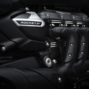 有一種黑稱作 Triumph！凱旋重機 ROCKET 3 R BLACK、ROCKET 3 GT TRIPLE BLACK 限量特仕車登場！