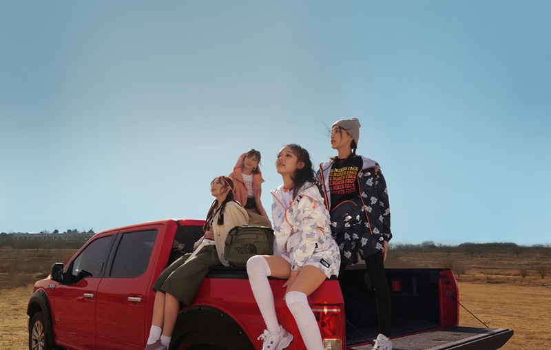 激似 GUCCI 聯乘系列！林允出鏡 THE NORTH FACE 推出 2021 春夏女子專屬系列， Outdoor 妹子就這樣穿！