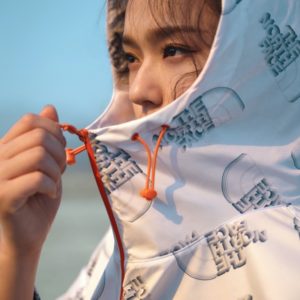 激似 GUCCI 聯乘系列！林允出鏡 THE NORTH FACE 推出 2021 春夏女子專屬系列， Outdoor 妹子就這樣穿！