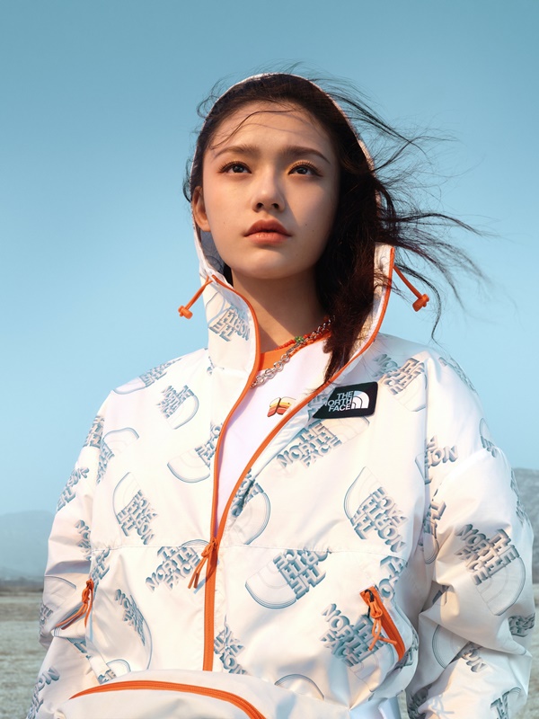 激似 GUCCI 聯乘系列！林允出鏡 THE NORTH FACE 推出 2021 春夏女子專屬系列， Outdoor 妹子就這樣穿！