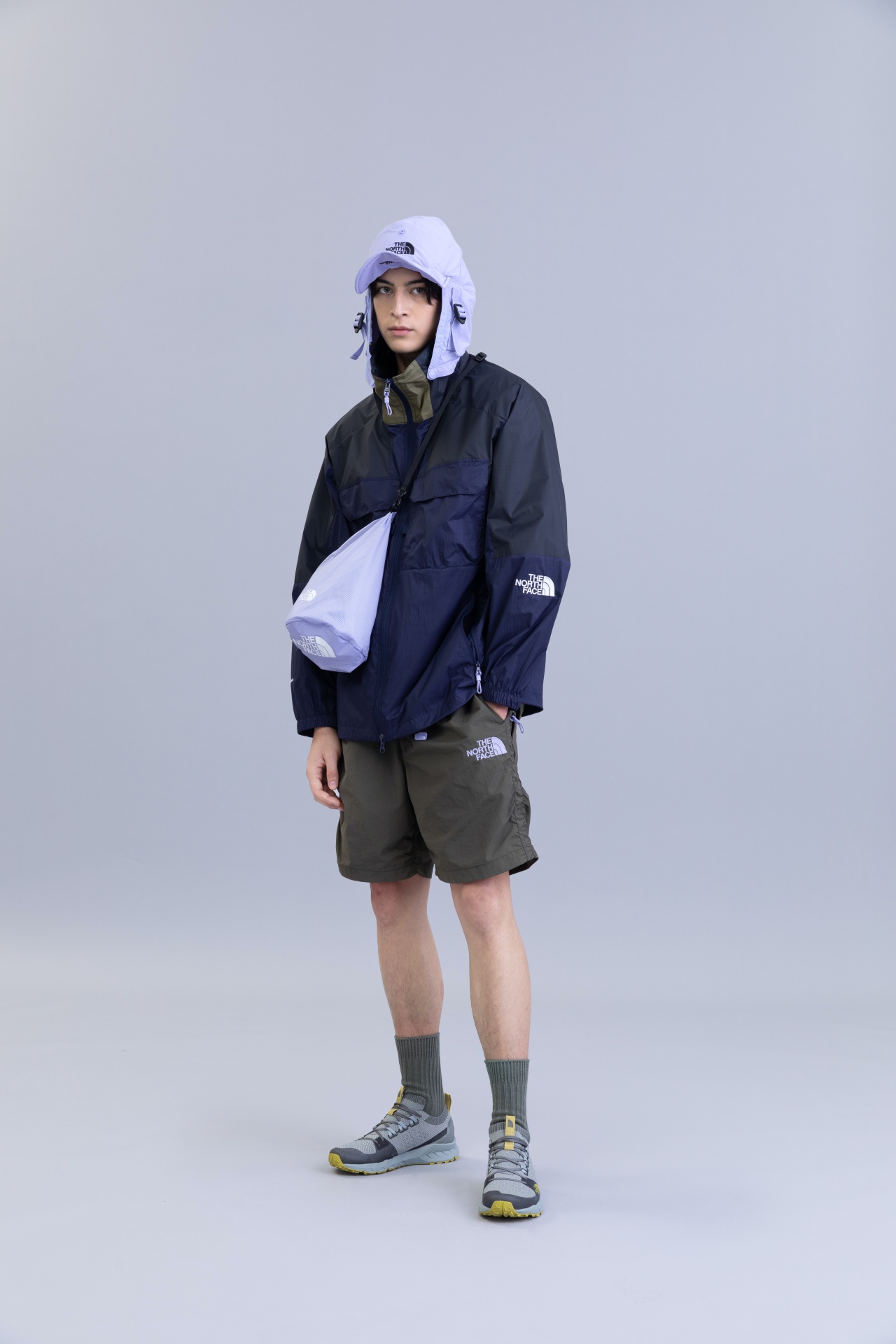 買不到日本獨佔的 Palace x TNF 紫標沒關係！因為 The North Face UE 黑標「 Flexi Gear 」系列的薰衣草紫不會輸！