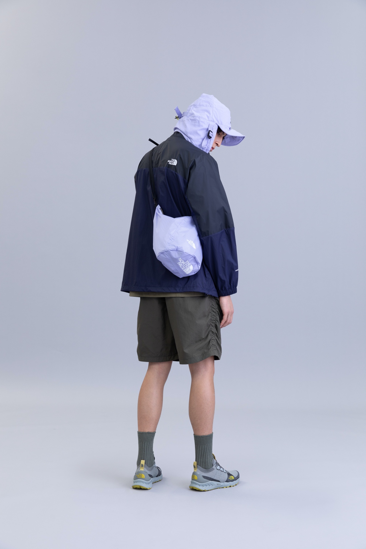 買不到日本獨佔的 Palace x TNF 紫標沒關係！因為 The North Face UE 黑標「 Flexi Gear 」系列的薰衣草紫不會輸！