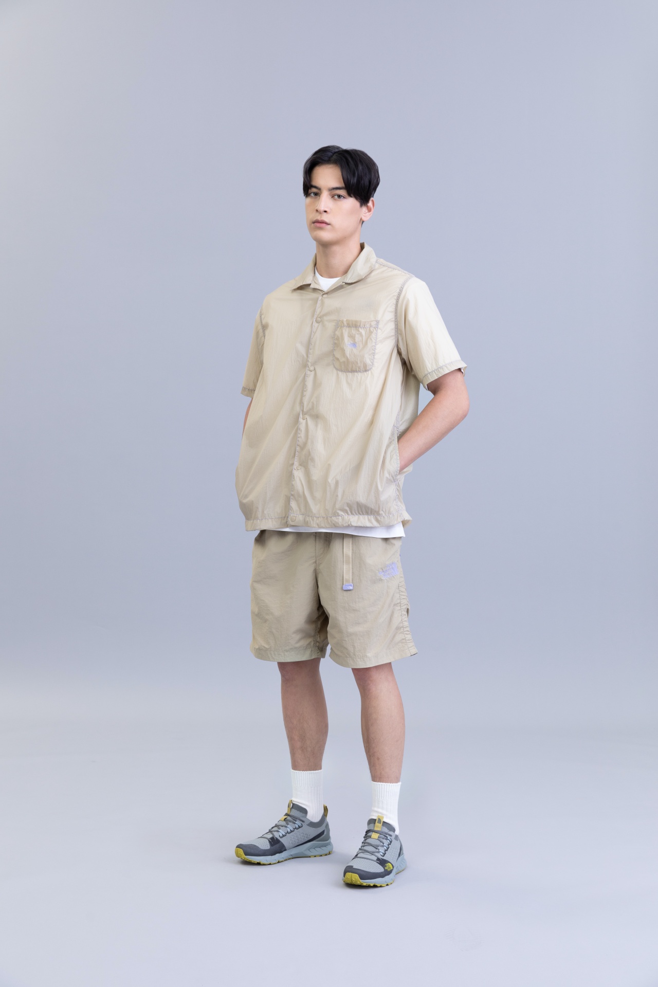 買不到日本獨佔的 Palace x TNF 紫標沒關係！因為 The North Face UE 黑標「 Flexi Gear 」系列的薰衣草紫不會輸！