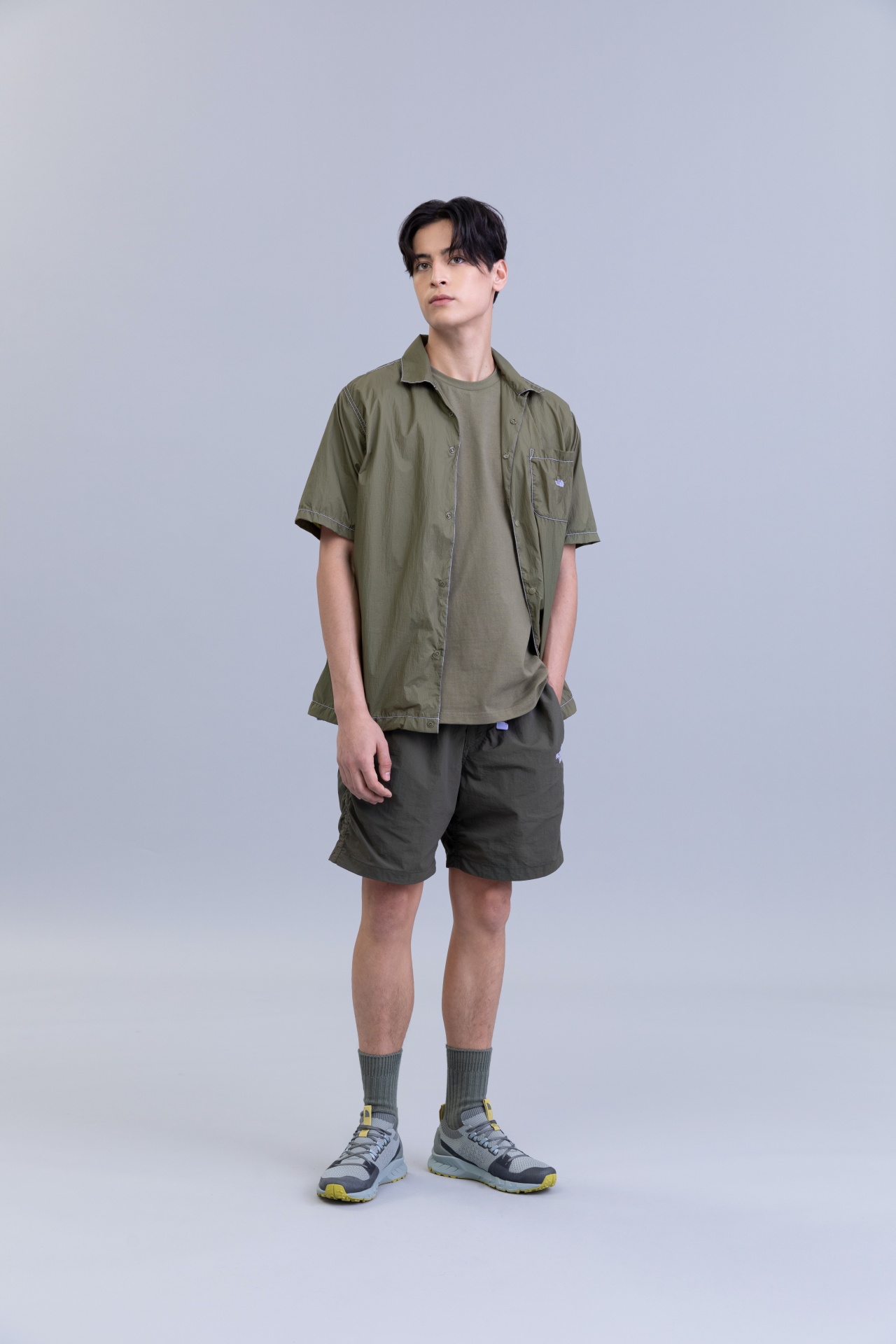 買不到日本獨佔的 Palace x TNF 紫標沒關係！因為 The North Face UE 黑標「 Flexi Gear 」系列的薰衣草紫不會輸！