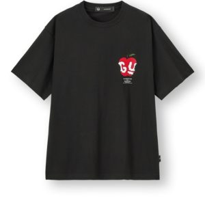台灣販售預告｜百元買到高橋盾單品！ UNDERCOVER x GU 破天荒聯乘系列登場，經典蘋果和 Logo 輕鬆入手！#文末贈Tee