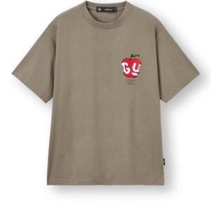 台灣販售預告｜百元買到高橋盾單品！ UNDERCOVER x GU 破天荒聯乘系列登場，經典蘋果和 Logo 輕鬆入手！#文末贈Tee