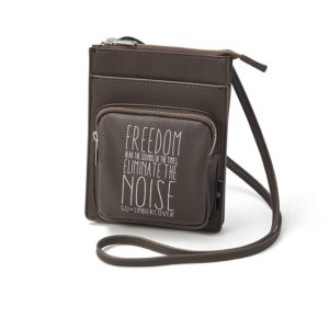 台灣販售預告｜百元買到高橋盾單品！ UNDERCOVER x GU 破天荒聯乘系列登場，經典蘋果和 Logo 輕鬆入手！#文末贈Tee