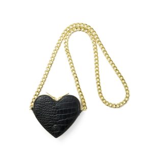 台灣販售預告｜百元買到高橋盾單品！ UNDERCOVER x GU 破天荒聯乘系列登場，經典蘋果和 Logo 輕鬆入手！#文末贈Tee