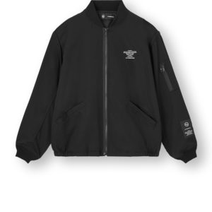 台灣販售預告｜百元買到高橋盾單品！ UNDERCOVER x GU 破天荒聯乘系列登場，經典蘋果和 Logo 輕鬆入手！#文末贈Tee