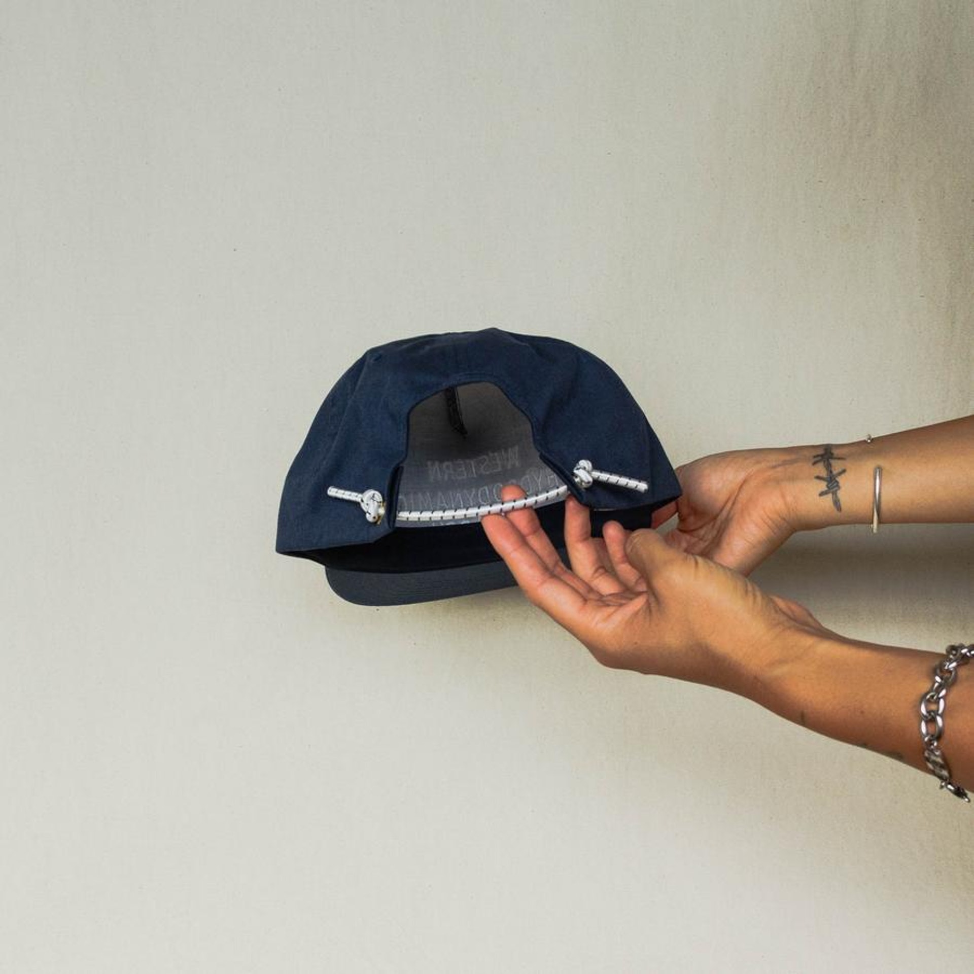 潮流帽款何止 Supreme、NEW ERA？小木基史、Tom Sachs 愛用款「WHR」大勢起飛，背後藏心機！