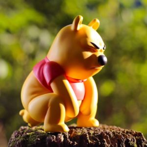 真的大出黃金啦！崩壞版「便便維尼小熊公仔」推土豪金限量新品　粉絲：再買一隻！