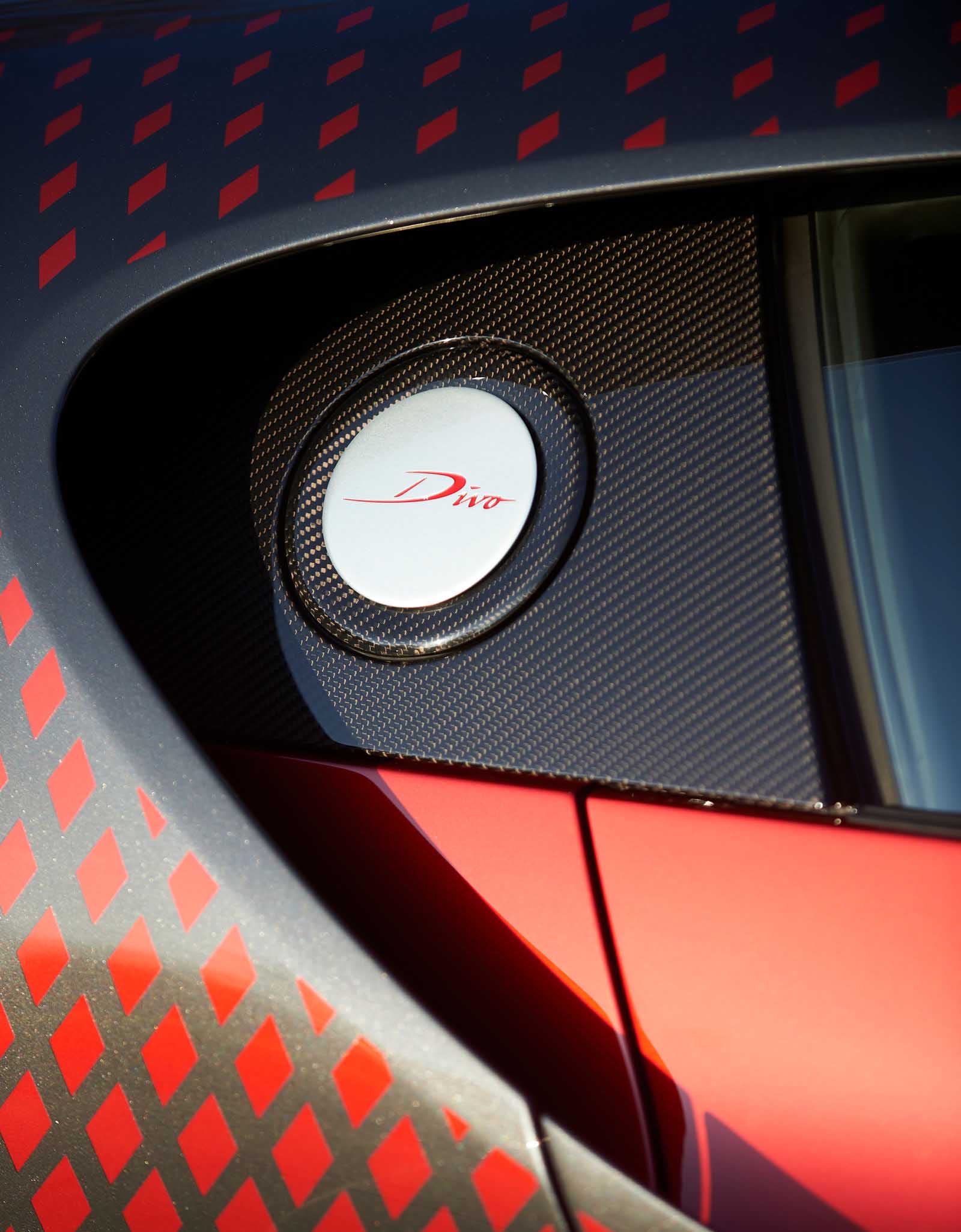 這不只是任性吧？Bugatti Divo Lady Bug 耗時兩年打造，光烤漆就比棟樓還貴！