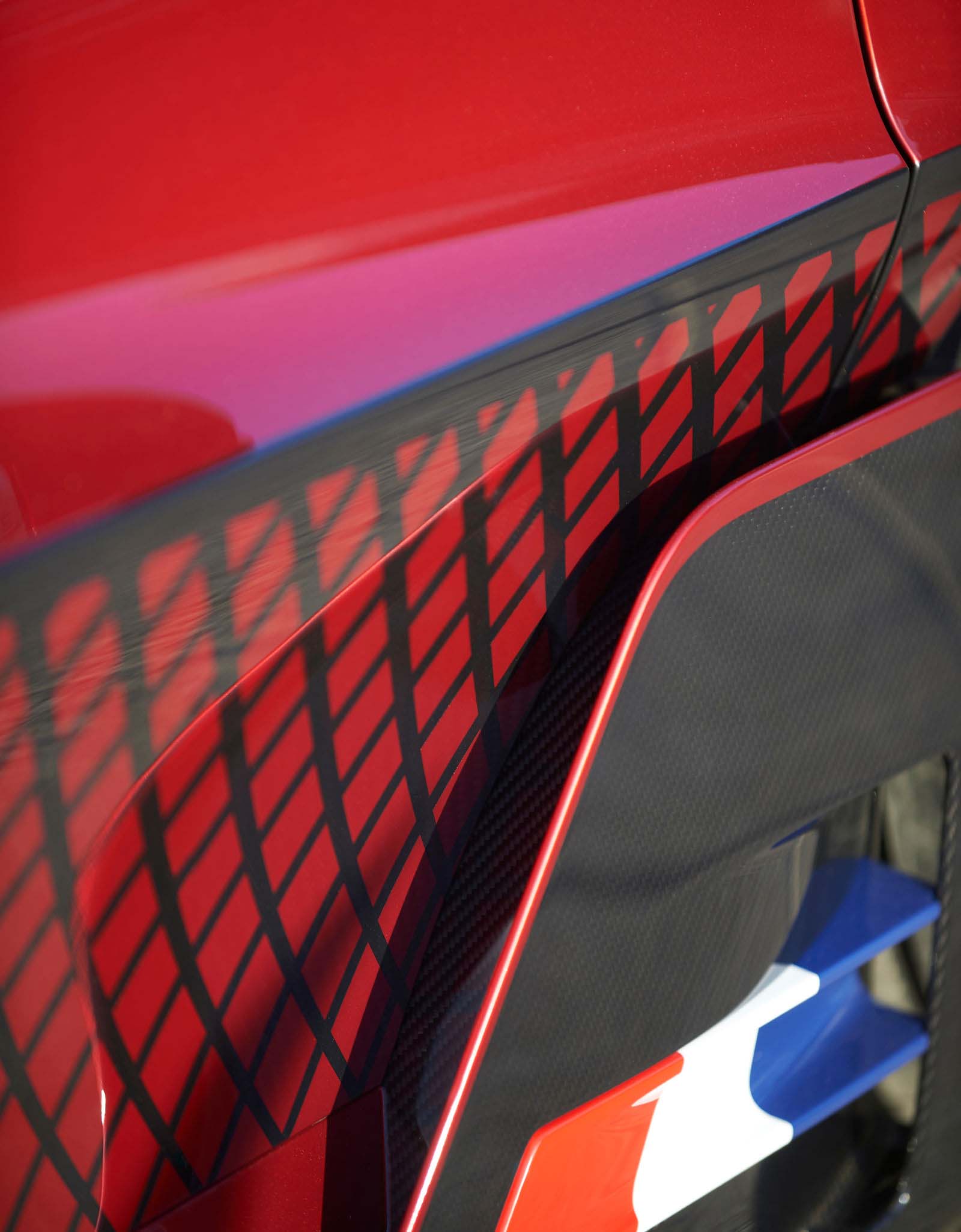 這不只是任性吧？Bugatti Divo Lady Bug 耗時兩年打造，光烤漆就比棟樓還貴！