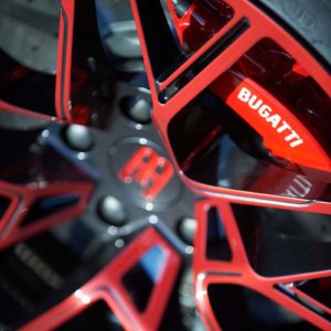 這不只是任性吧？Bugatti Divo Lady Bug 耗時兩年打造，光烤漆就比棟樓還貴！