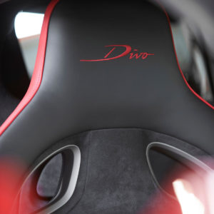 這不只是任性吧？Bugatti Divo Lady Bug 耗時兩年打造，光烤漆就比棟樓還貴！