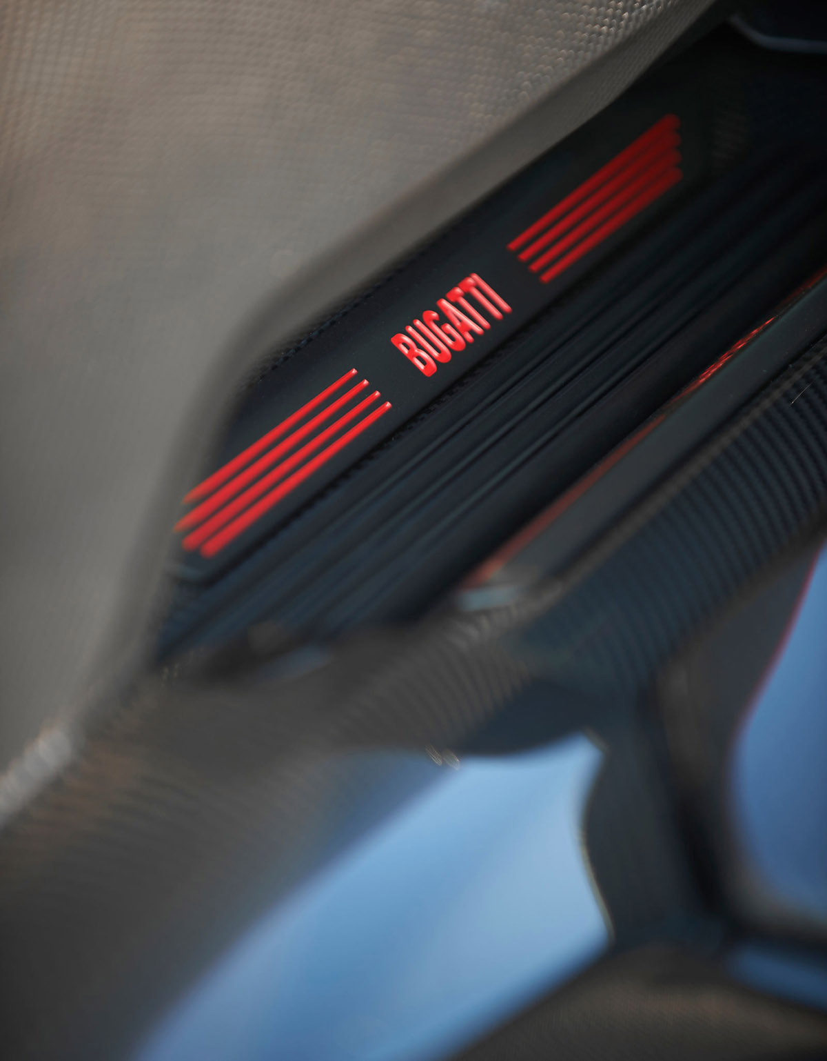 這不只是任性吧？Bugatti Divo Lady Bug 耗時兩年打造，光烤漆就比棟樓還貴！