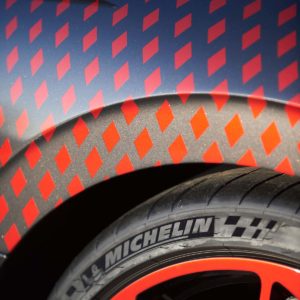 這不只是任性吧？Bugatti Divo Lady Bug 耗時兩年打造，光烤漆就比棟樓還貴！