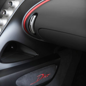 這不只是任性吧？Bugatti Divo Lady Bug 耗時兩年打造，光烤漆就比棟樓還貴！