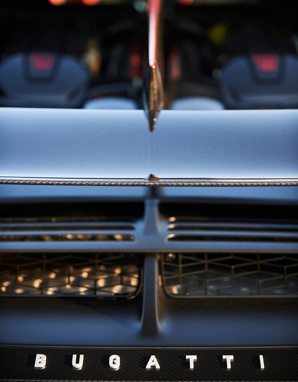 這不只是任性吧？Bugatti Divo Lady Bug 耗時兩年打造，光烤漆就比棟樓還貴！