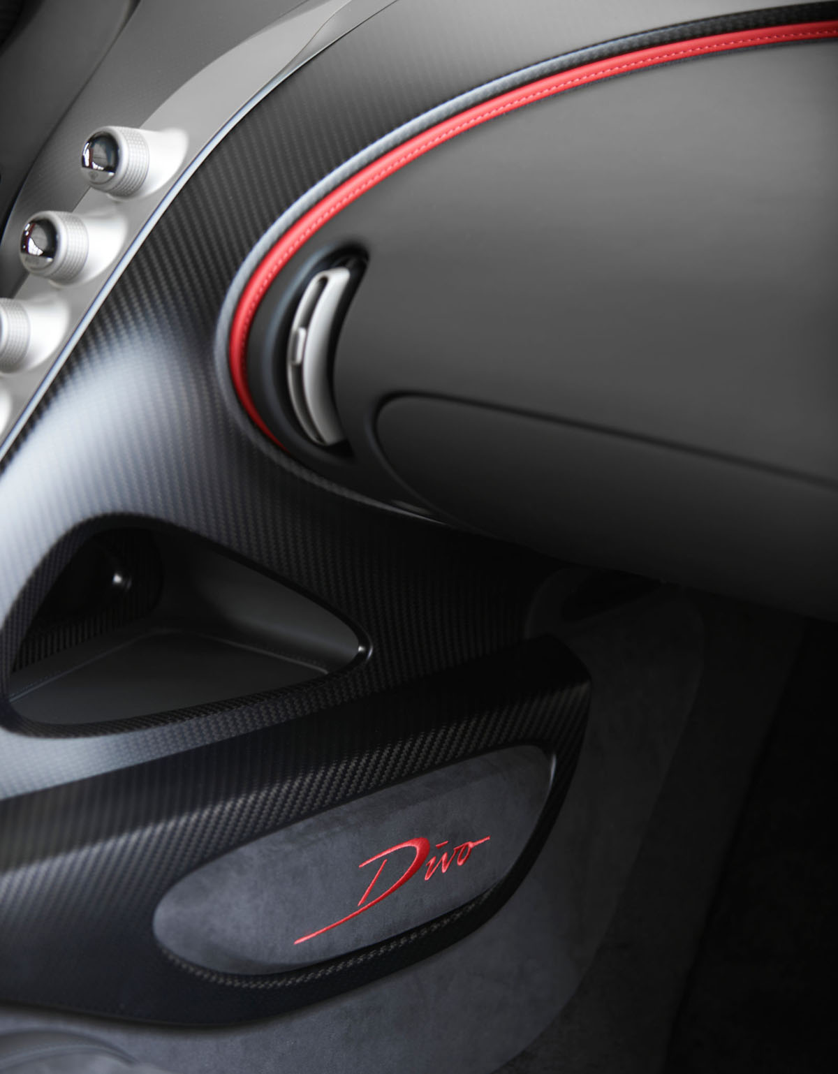 這不只是任性吧？Bugatti Divo Lady Bug 耗時兩年打造，光烤漆就比棟樓還貴！