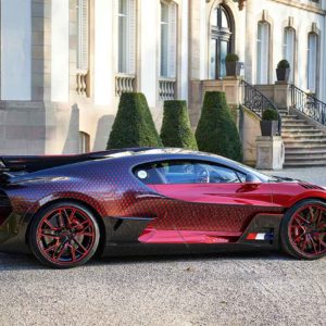 這不只是任性吧？Bugatti Divo Lady Bug 耗時兩年打造，光烤漆就比棟樓還貴！