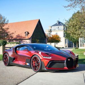 這不只是任性吧？Bugatti Divo Lady Bug 耗時兩年打造，光烤漆就比棟樓還貴！