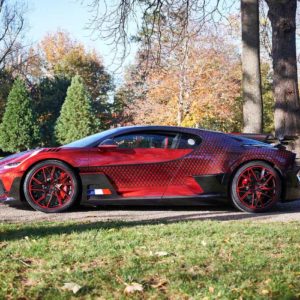 這不只是任性吧？Bugatti Divo Lady Bug 耗時兩年打造，光烤漆就比棟樓還貴！