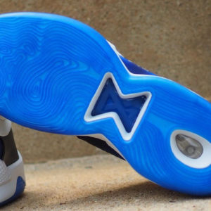 電玩迷看到都跪了！Sony x Nike PG 5 “PlayStation 5” 高清碟照釋出，手把精緻細節完美還原！