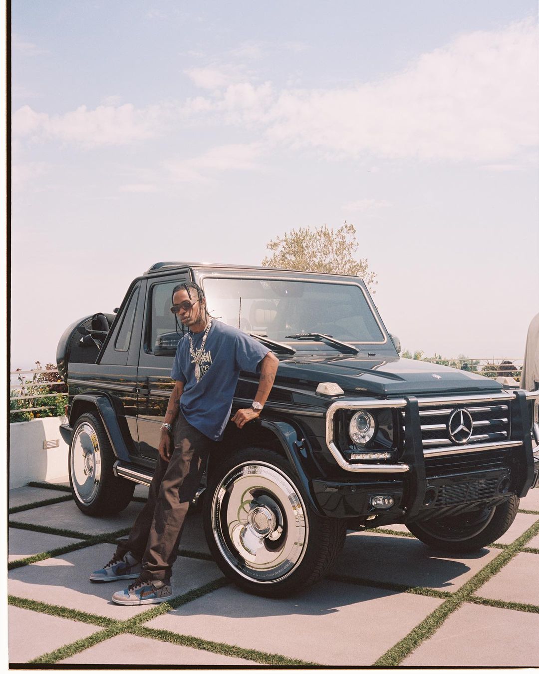 低調的炫富！ Travis Scott 名車多到自己數不清有幾輛