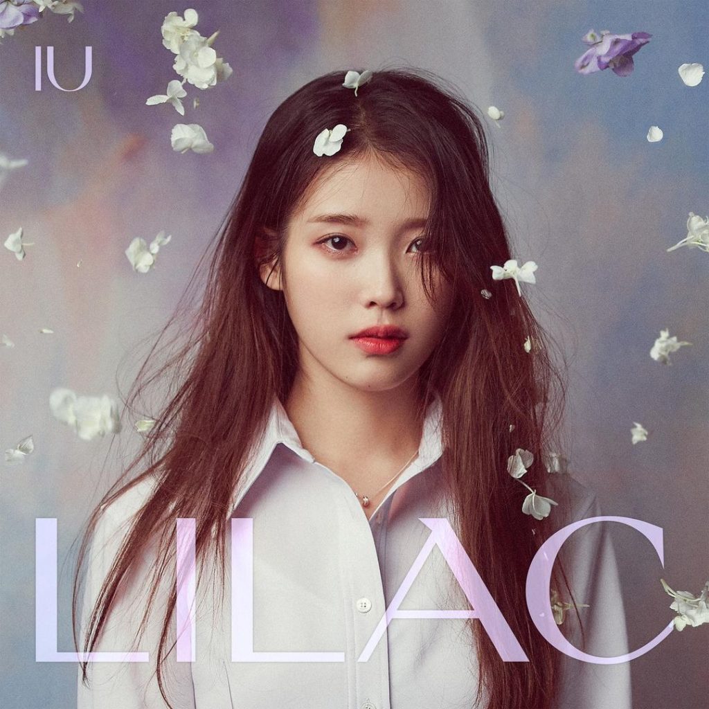 南韓人氣歌手 IU（李知恩）日前帶著第五張正規專輯《LILAC》回歸歌壇