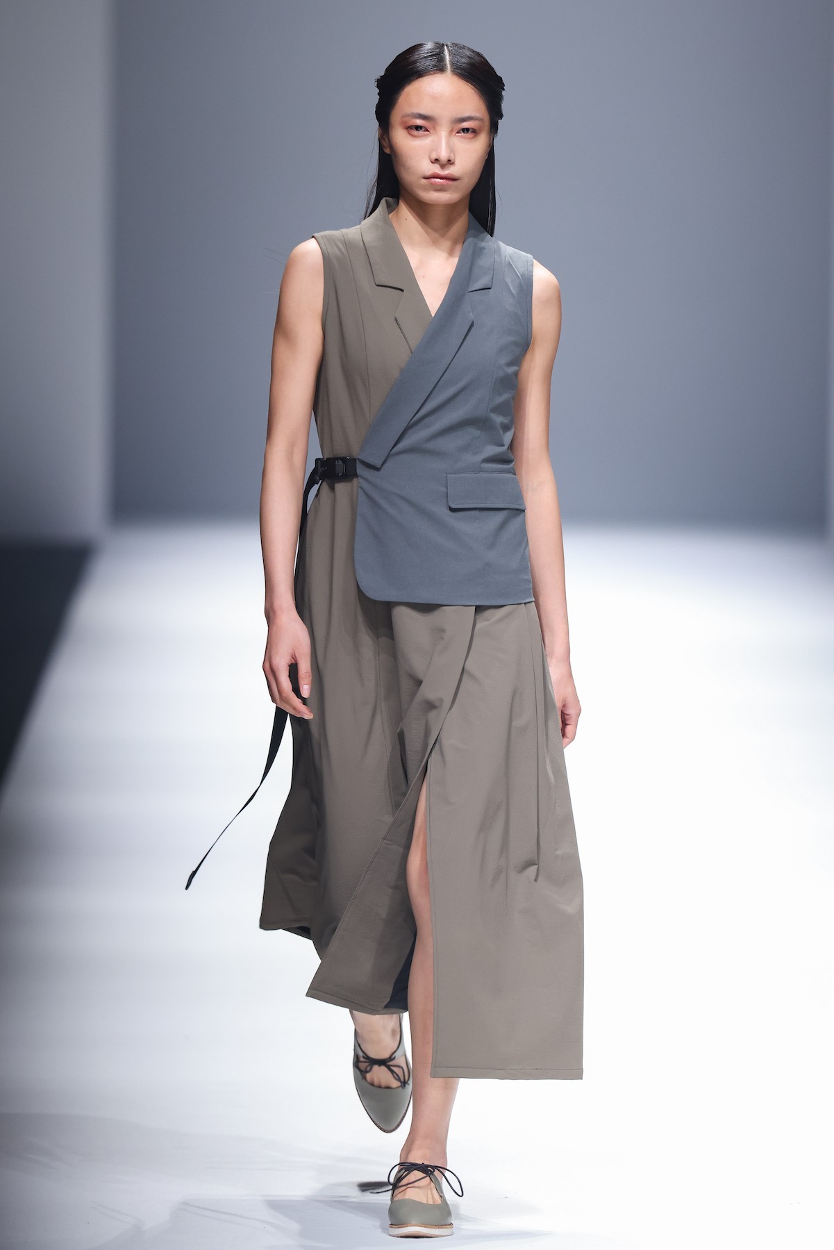 良工鍛鍊凡幾年，鑄得寶劍名龍泉－台灣服裝品牌 oqLiq 發佈 2021 秋冬系列