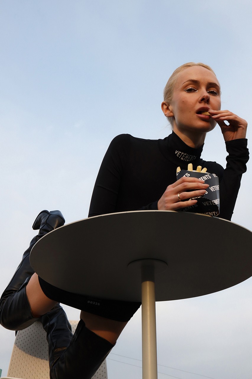 麥當勞聯名？Vetements 推出「黑魂漢堡組合餐」！