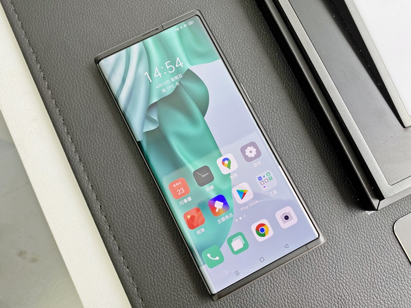 OPPO X 2021 卷軸螢幕概念機信義區快閃亮相！伸縮自如，手機兼平板一機就夠
