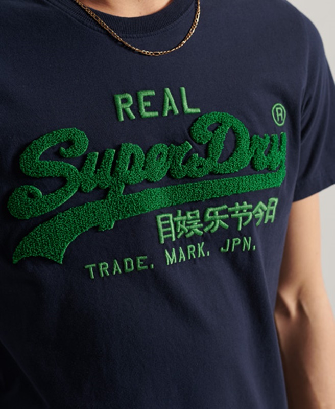 不再是「極度乾燥」！英國服飾品牌 SUPERDRY 「冒險魂」迎來新樣貌，橫須賀外套帥到炸裂！