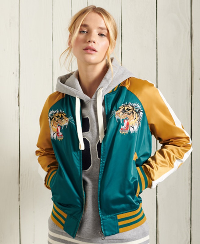 不再是「極度乾燥」！英國服飾品牌 SUPERDRY 「冒險魂」迎來新樣貌，橫須賀外套帥到炸裂！
