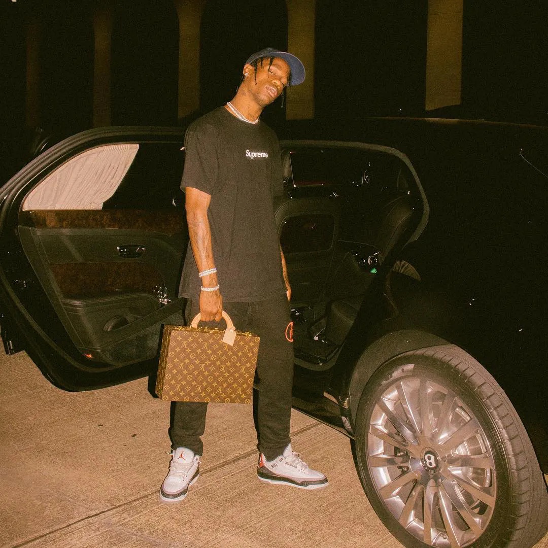低調的炫富！ Travis Scott 名車多到自己數不清有幾輛