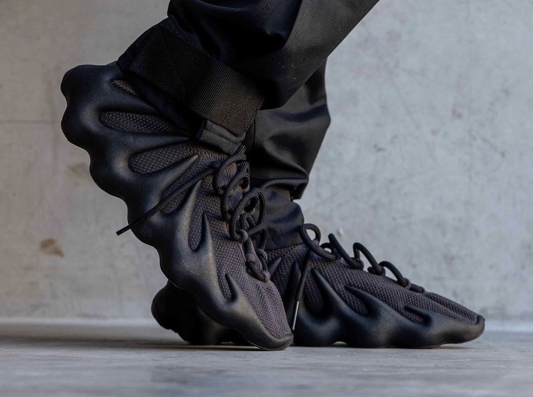 重量級黑魂來襲！adidas YEEZY 450 “Dark Slate” 上腳圖輯正式公布，絕對又是雙秒殺款！